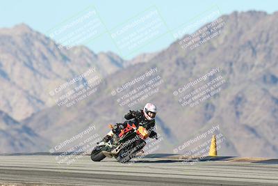 media/Dec-01-2025-Moto Forza (Mon) [[2daa91e15f]]/3-Beginner Group/Session 4 Turn 9/